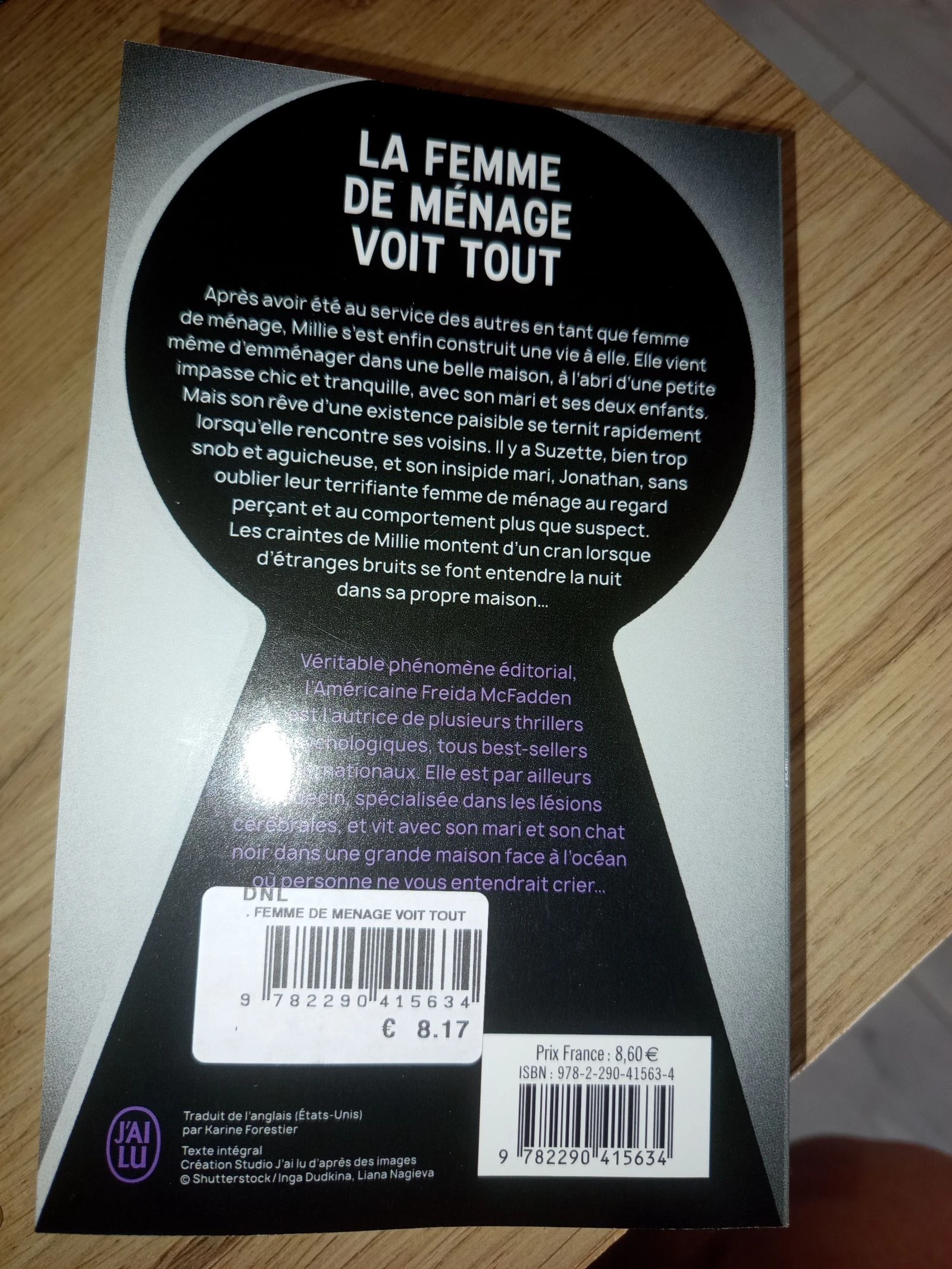La mujer del servicio lo ve todo – photo 2